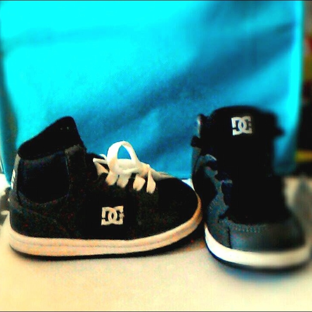 DC TODDLER BOY SHOES SIZE 5 & 6